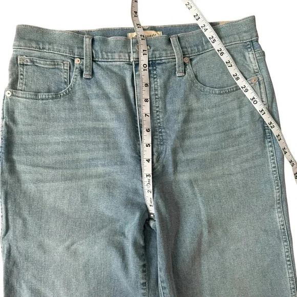 NWT Madewell 11" High-Rise Flare Jeans in Eversfield Wash: Knee-Rip Edition - Picture 13 of 16